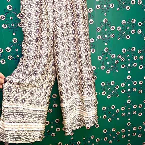 Silky Patterned Romper with Pockets - Picture 3 of 5